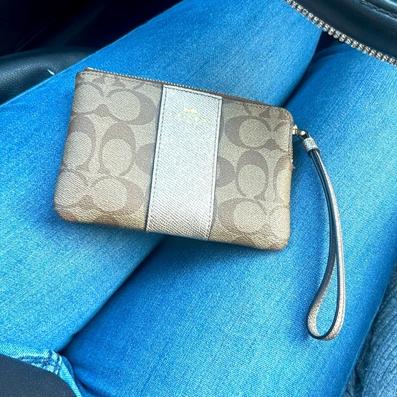 Coach Corner Zip Wristlet In Signature Leather Canvas - Picture 3 of 6